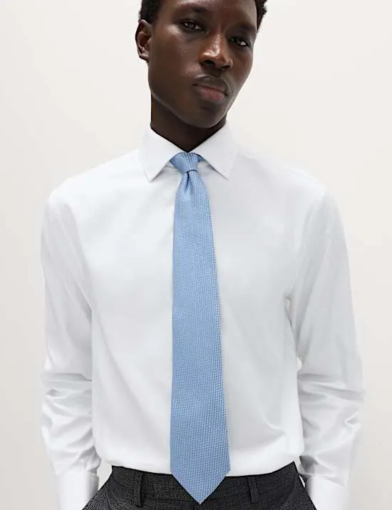 Normal geschnittenes, bügelleichtes Hemd aus edlem Baumwolltwill