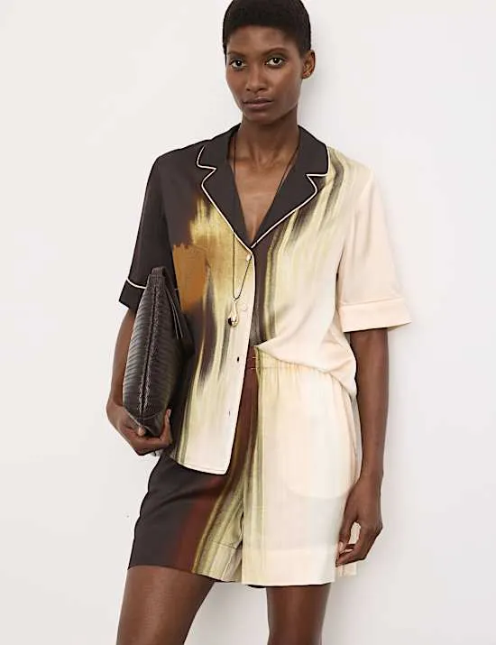 Gemusterte Resort Shorts mit hohem Bund