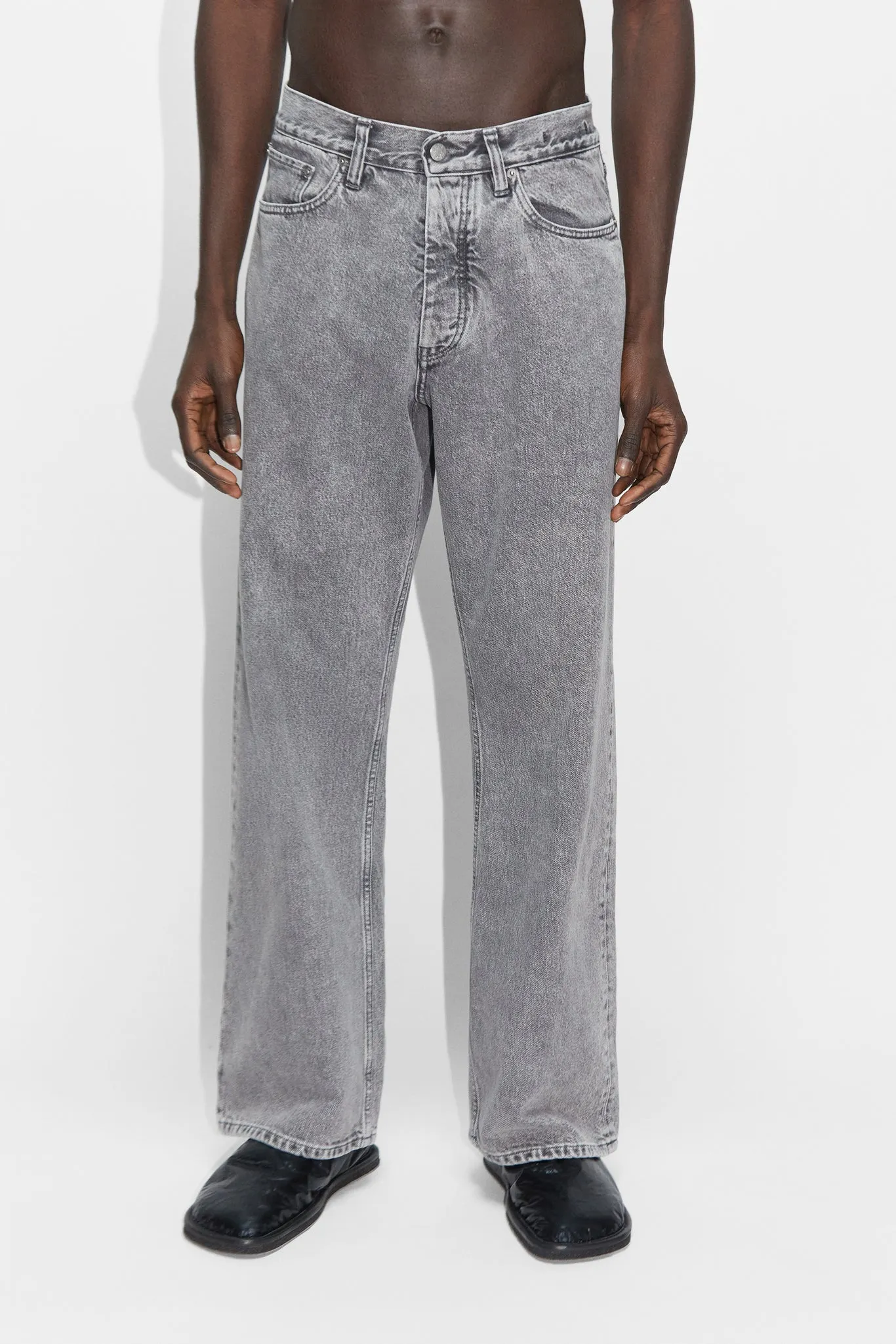Loose-Fit Jeans