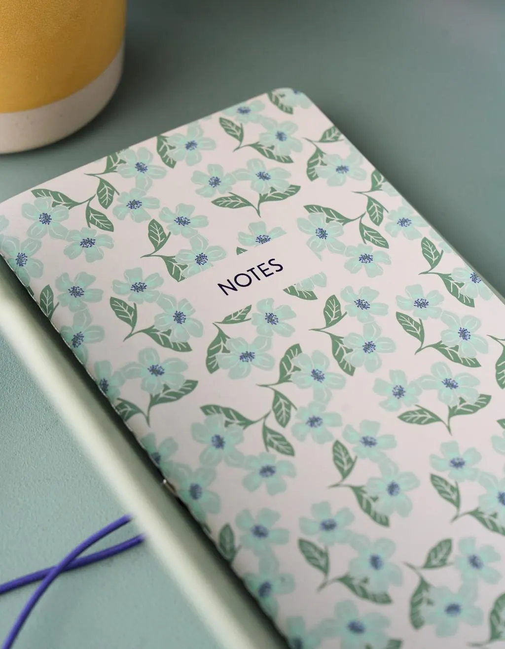 Wochenplaner und Notizbuch