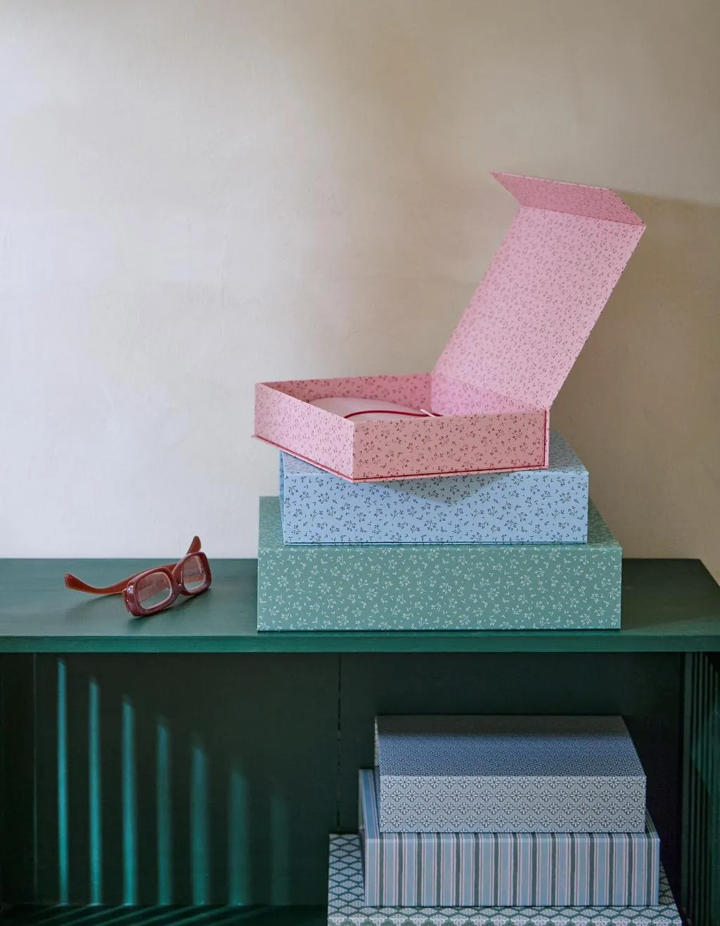 Aufbewahrungsbox mit Magnet