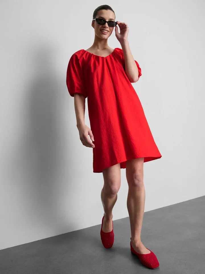 Mini robe à smock et manches bouffantes