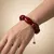Armband in edelstaal, rode kralen
