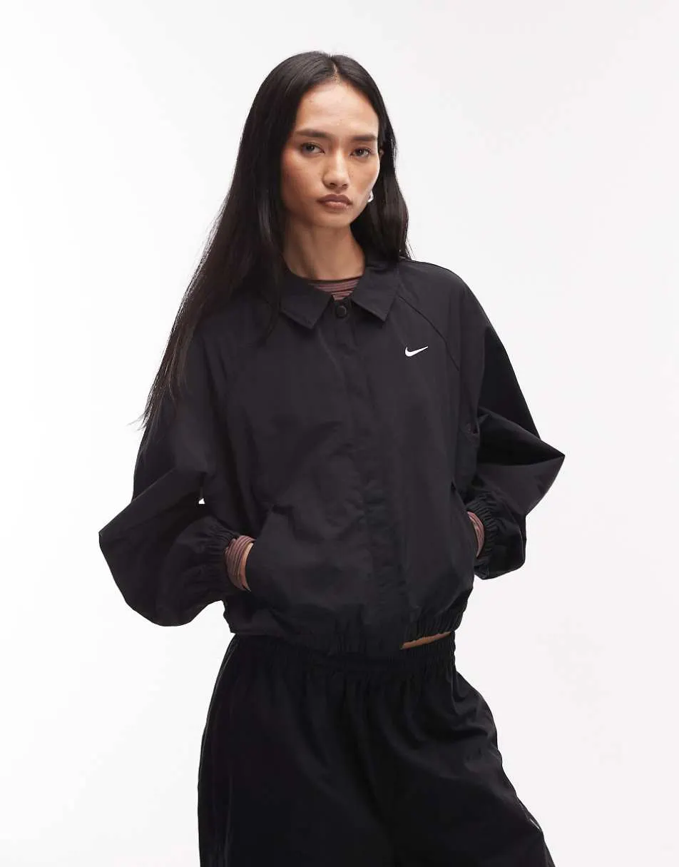 Nike coach jacket in black