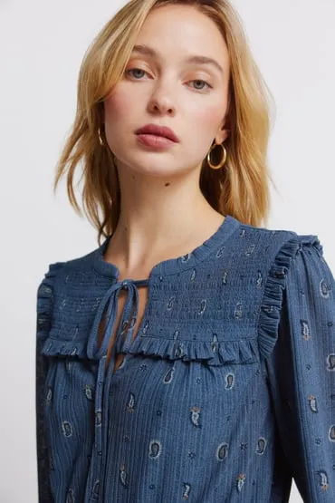 Vestido corto de manga larga volantes