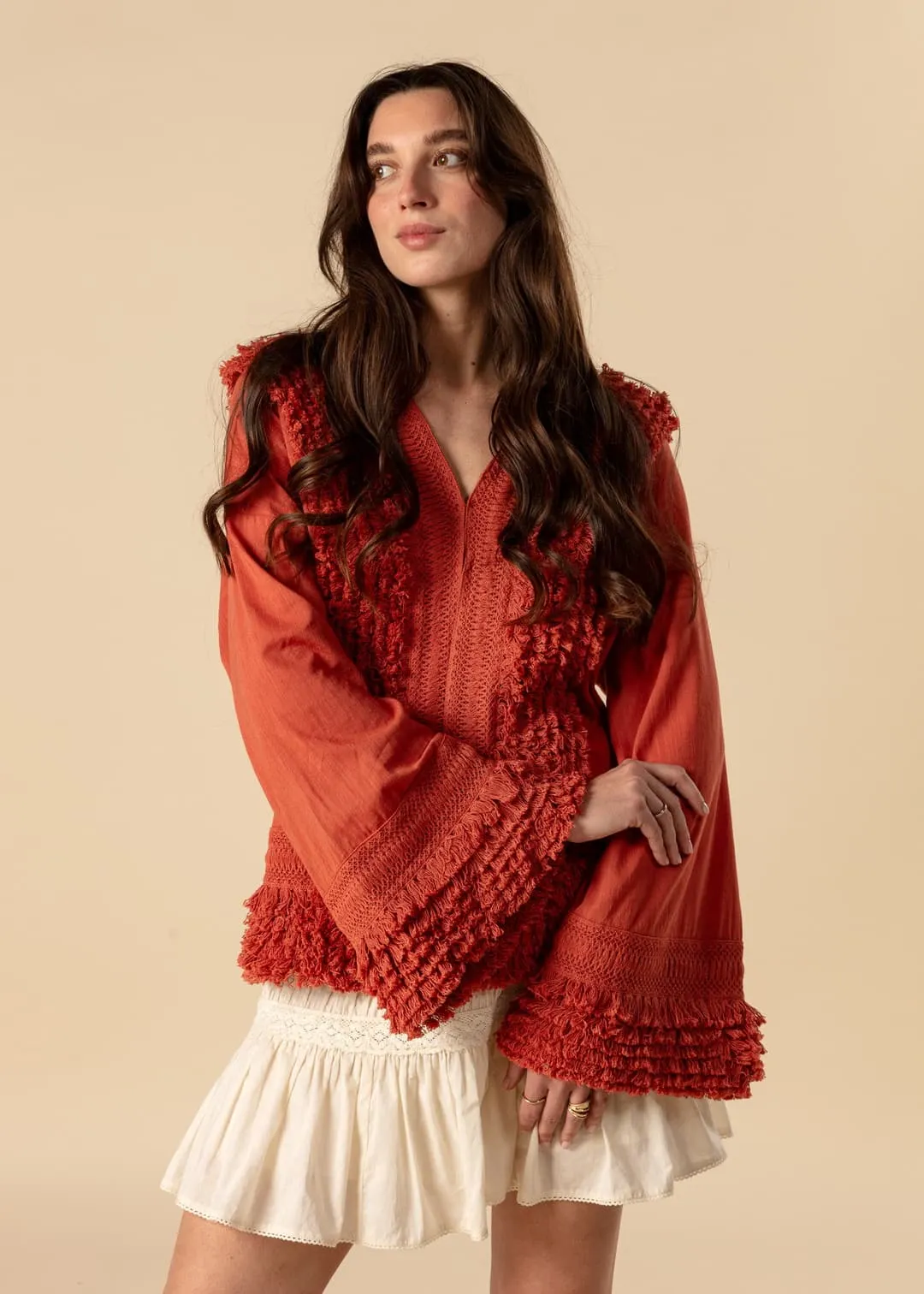 Broderad kimono med fransar