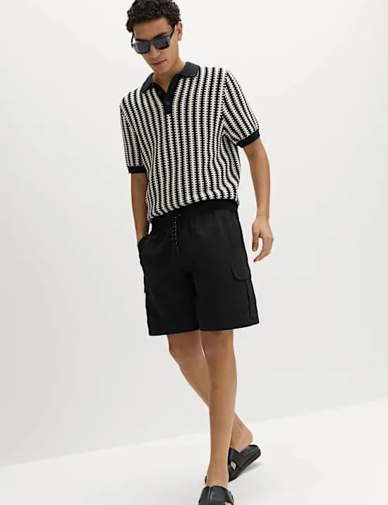 Länger geschnittene, schnell trocknende Cargo-Badehose