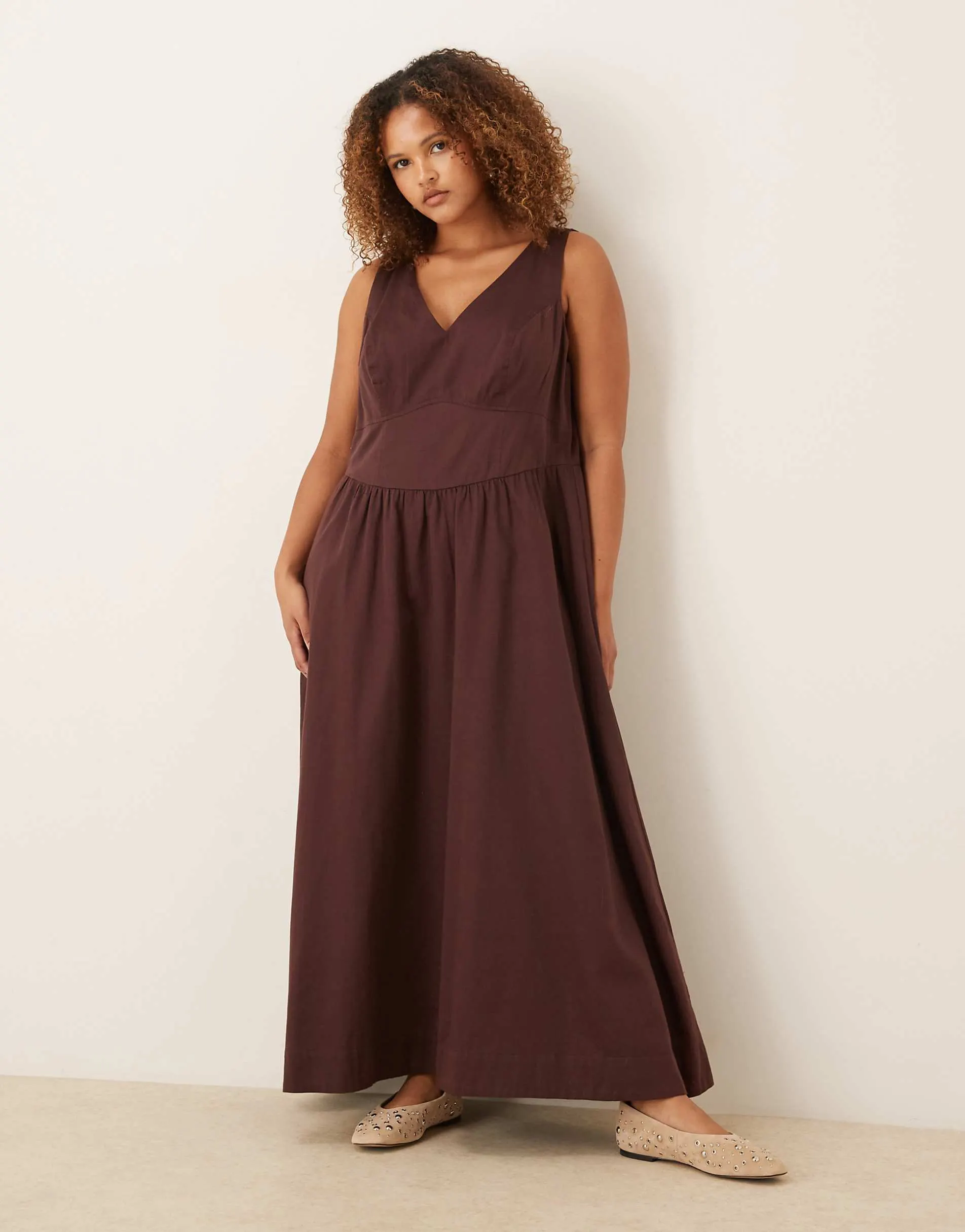 ASOS DESIGN Curve waisted v neck maxi dress with seaming details in chocolate