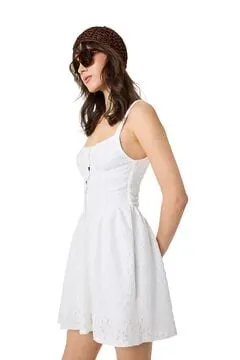 Vestido bordado corto