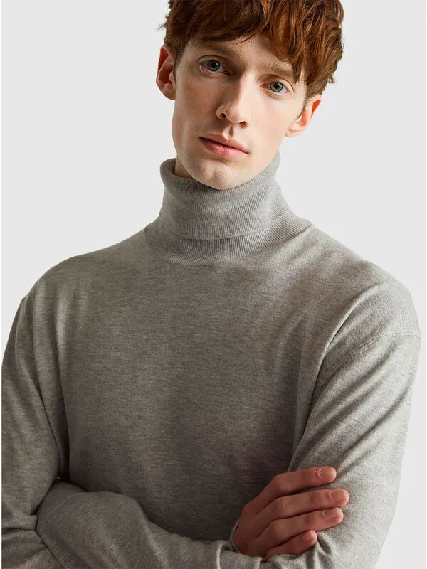 Turtleneck in viscose blend