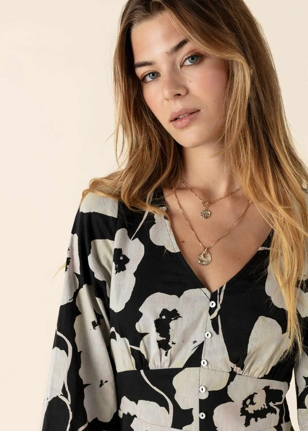 Blommig lång klänning