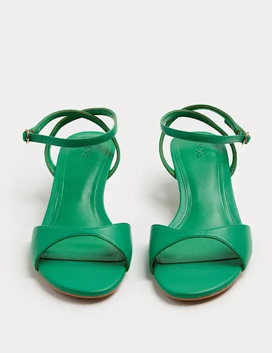 Sandalen mit Knöchelriemen, Kitten-Absatz und offener Zehenpartie