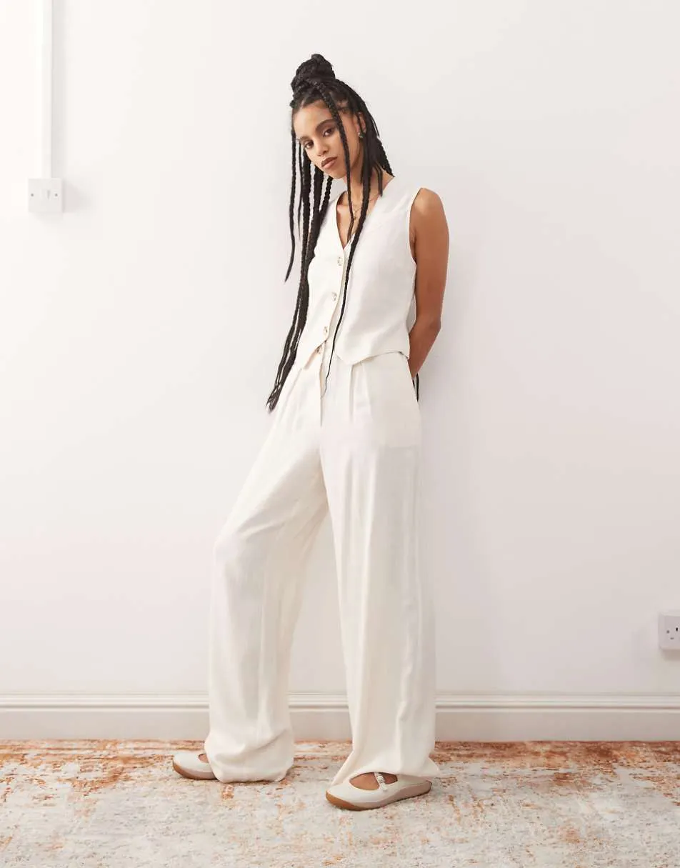 Reclaimed Vintage wide leg relaxed linen blend trouser in neutral