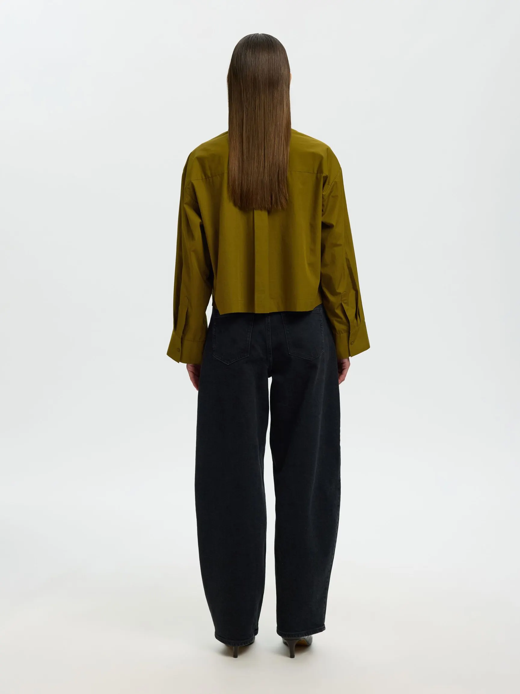BOXY PASSFORM CROPPED SKJORTE
