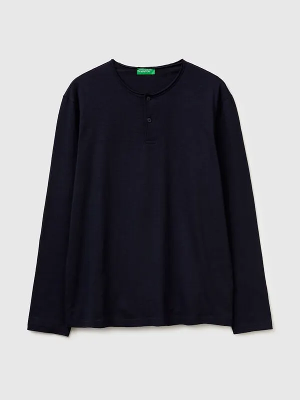 T-shirt with henley neck