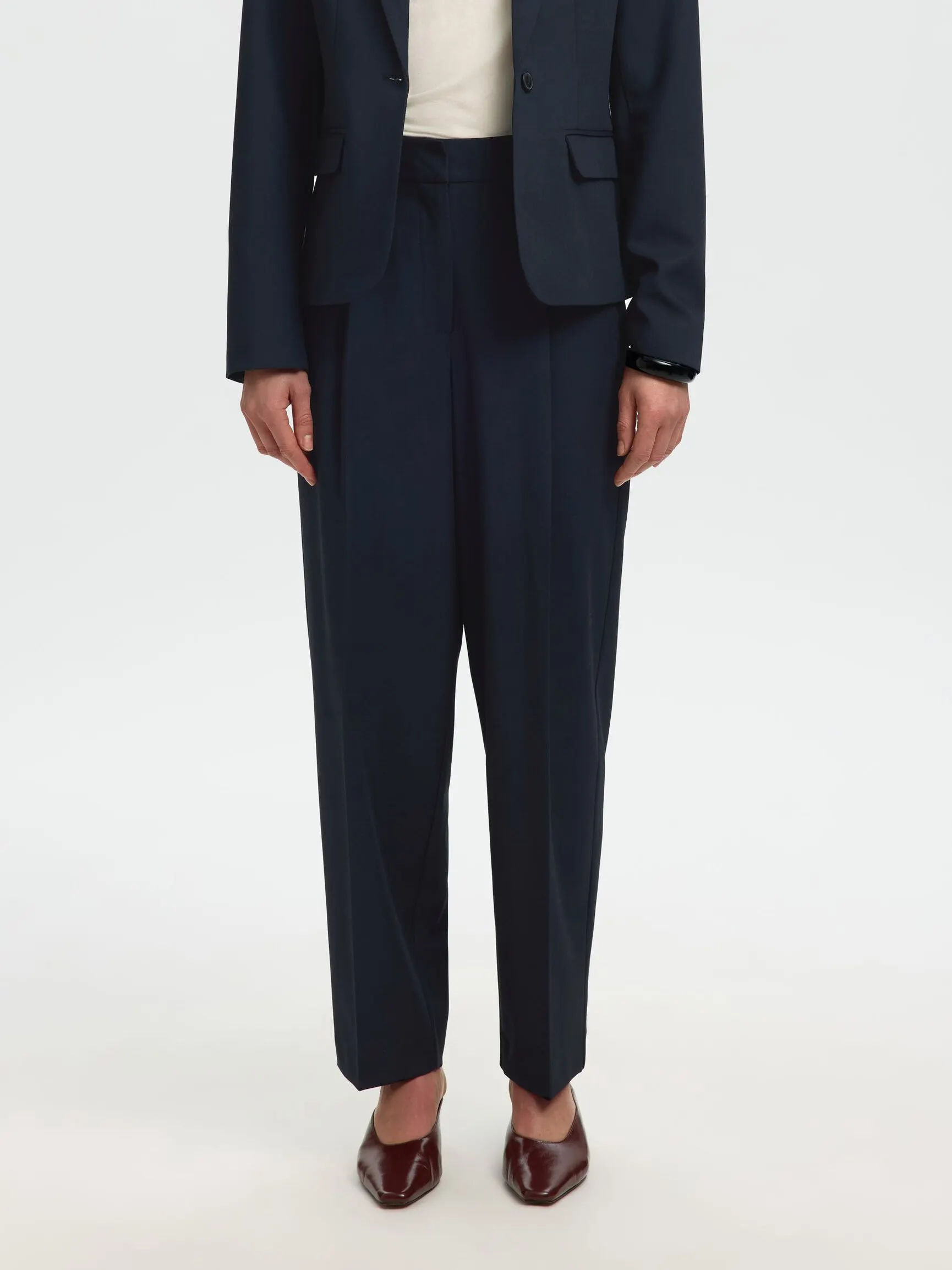 MID WAIST BUKSE MED BARREL FIT
