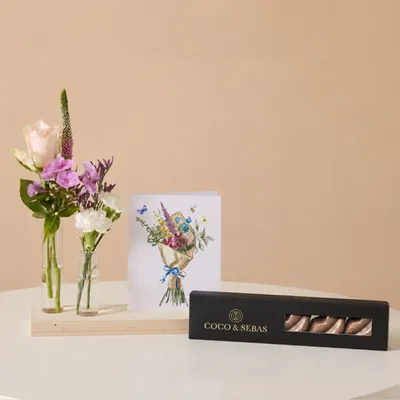 Brievenbusbloemen | Plankje Fleurig & Coco&Sebas chocolade kusjes