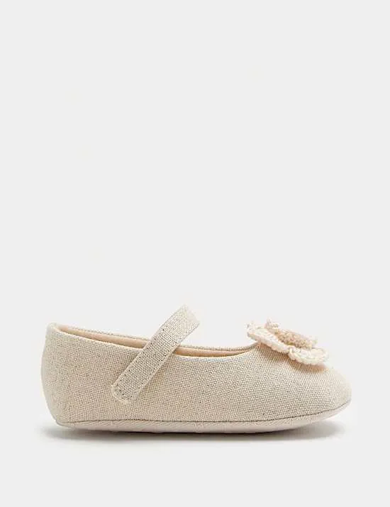 Kinderwagenschuhe mit Blümchenmuster für Babys (0–18 M.)