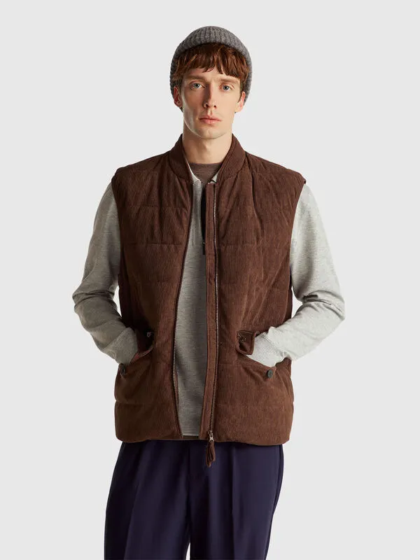 Vest with pockets in corduroy