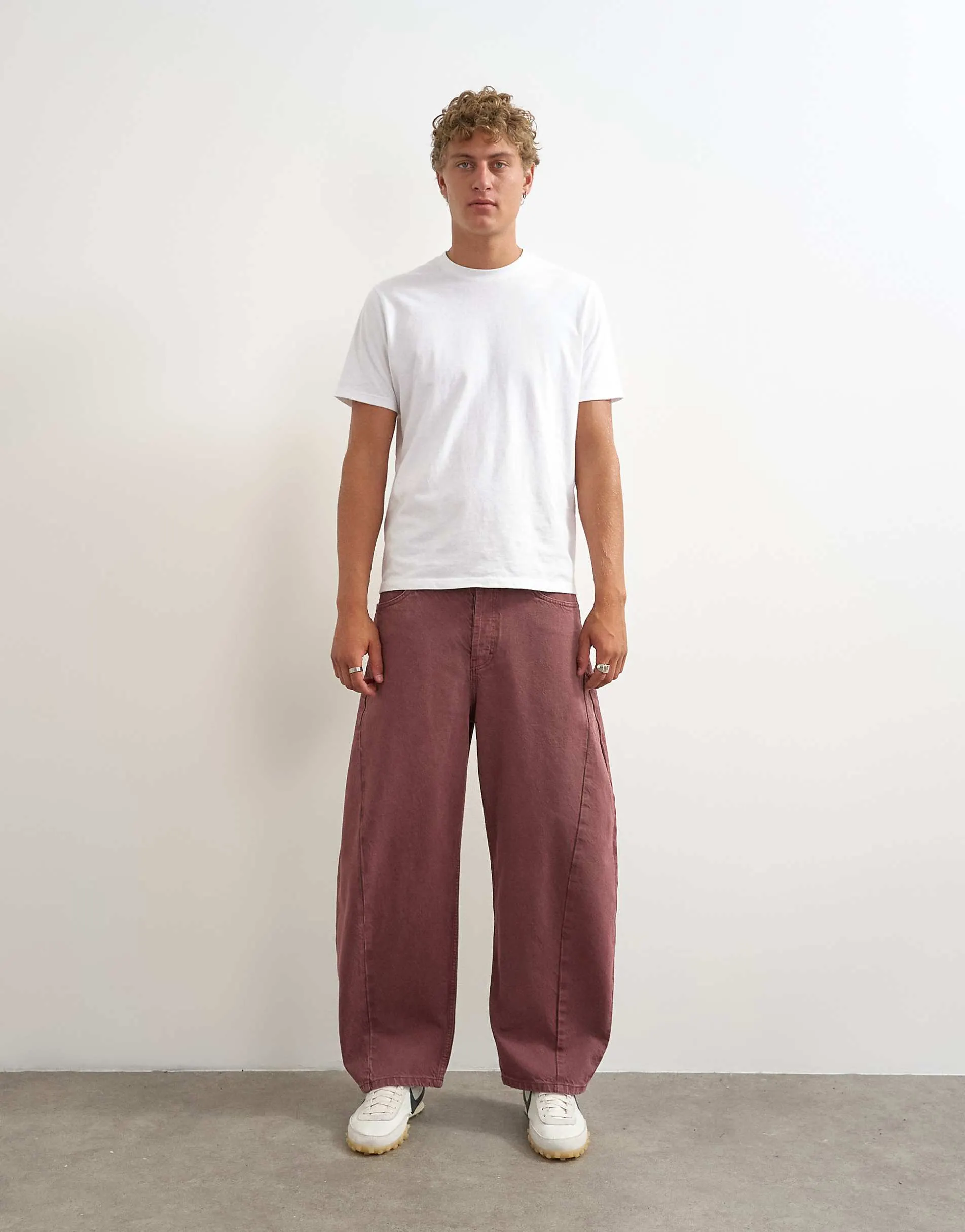 Topman rigid barrel fit jean in washed burgundy