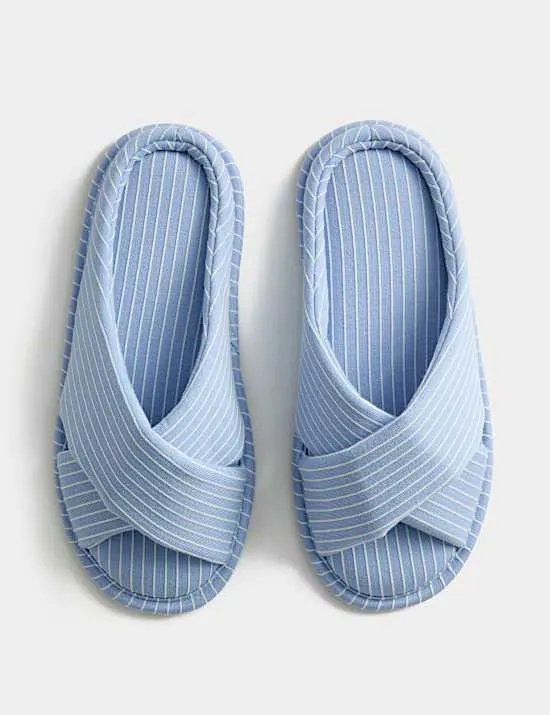 Zehenfreie Slipper mit Kreuzriemen und Streifenmuster