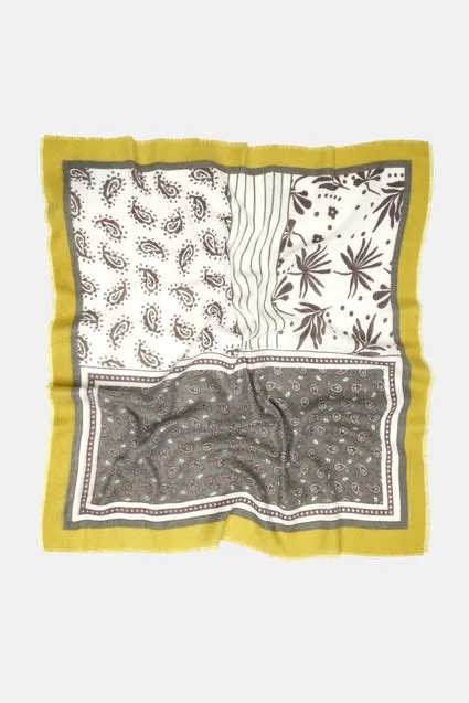 Vierkante sjaal met sierlijke motieven
