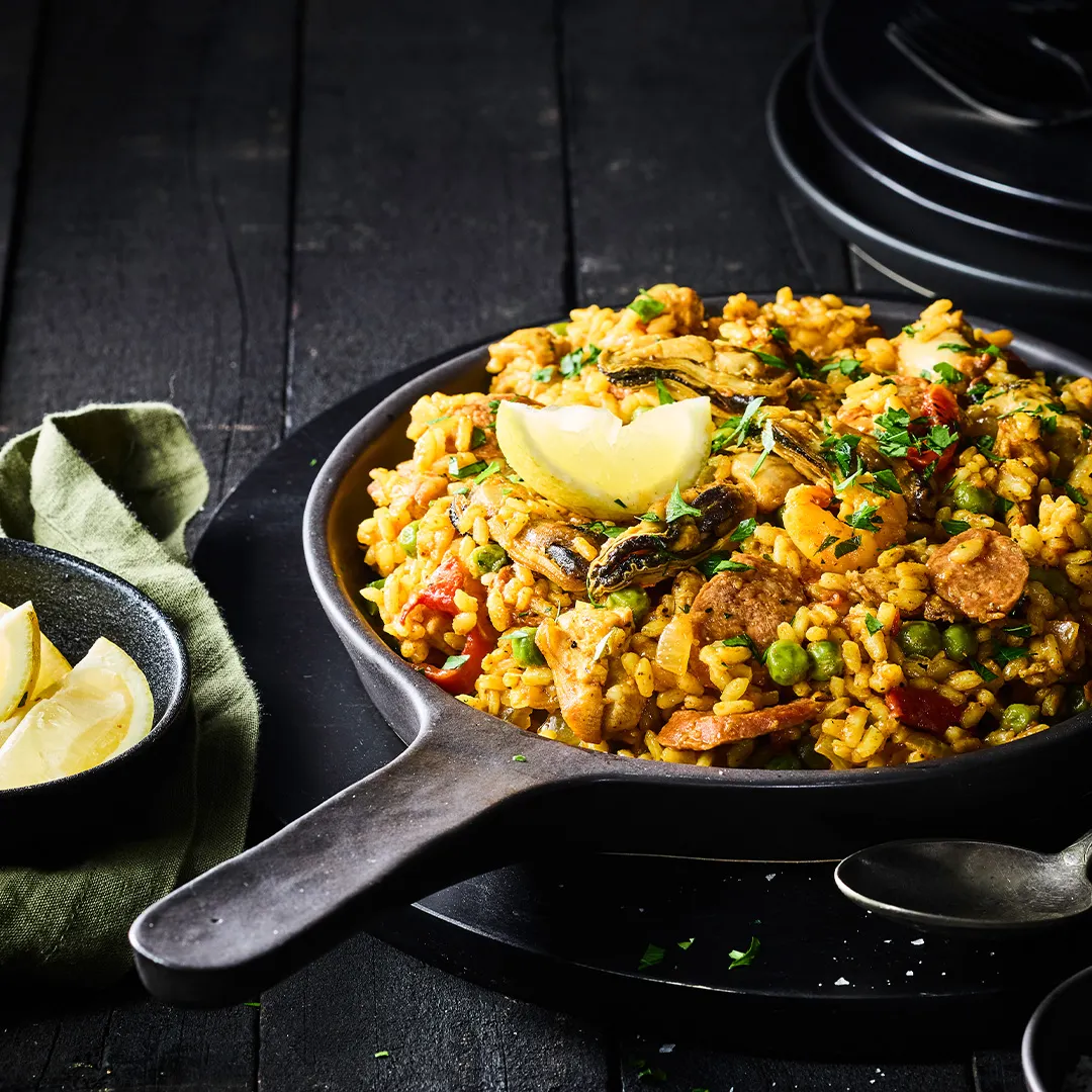 farro kitchen chicken chorizo & seafood paella 1100g