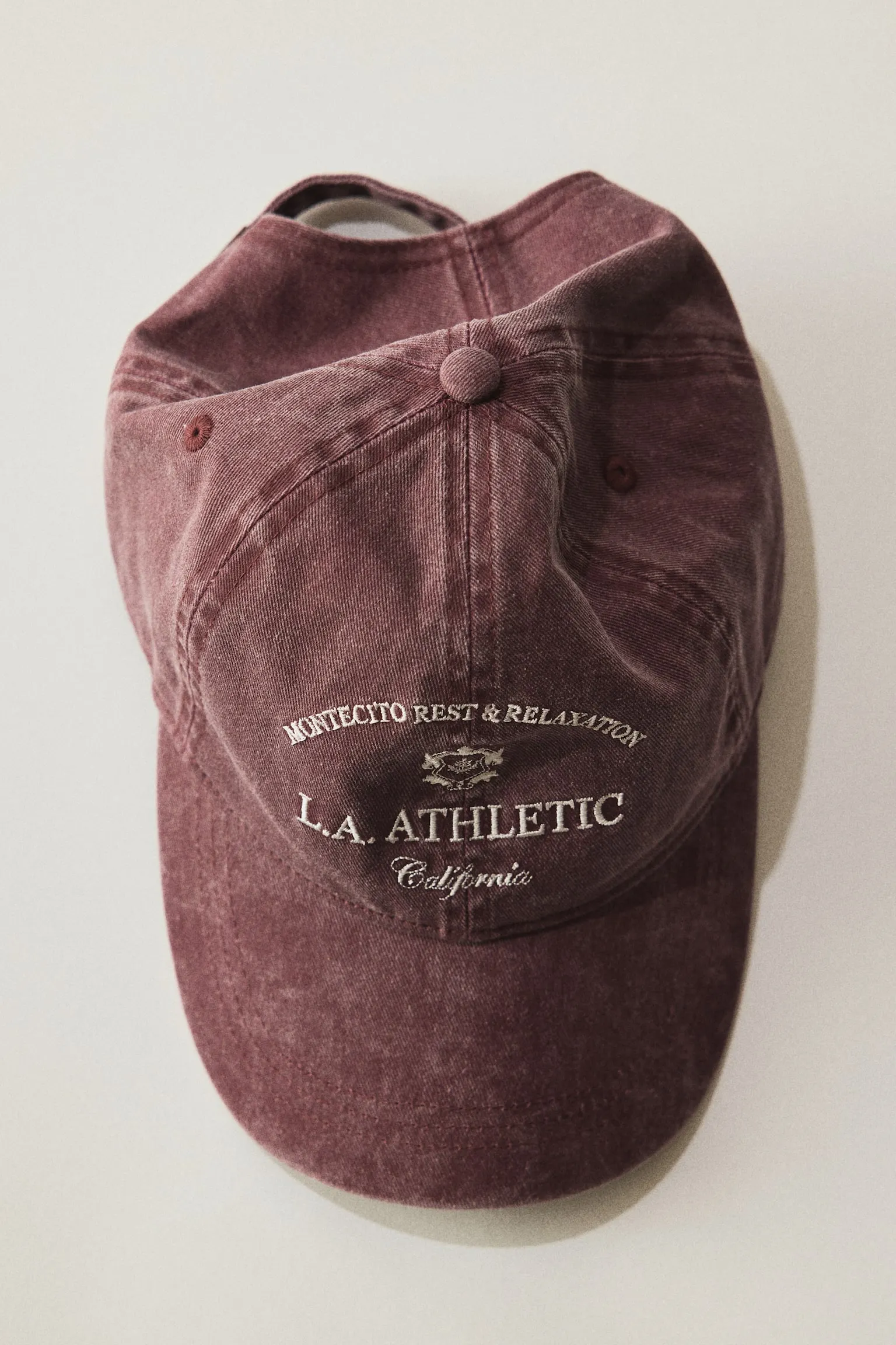 Embroidered-motif twill cap