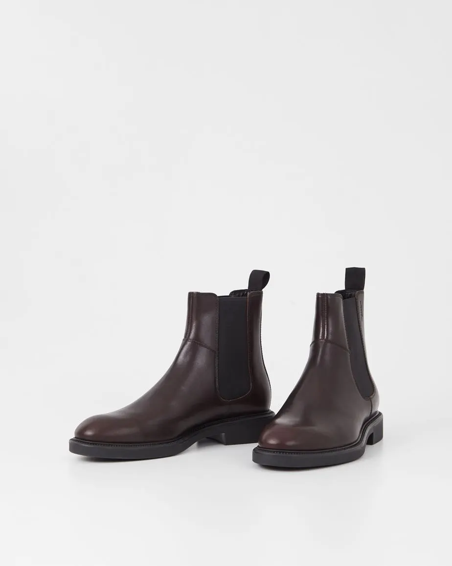 Alex M Boots