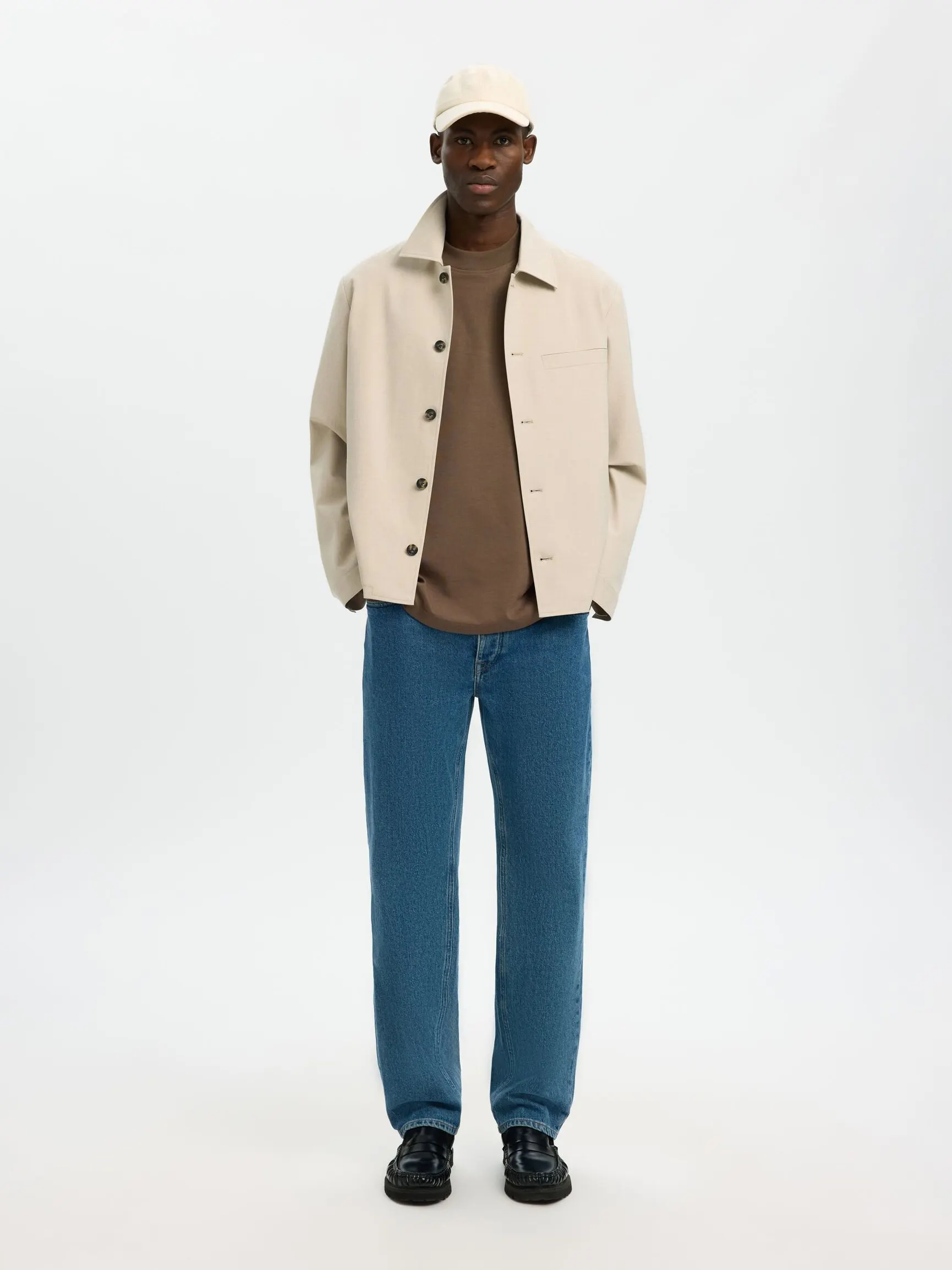 KORTERMET, AVSLAPPET PASSFORM T-SKJORTE