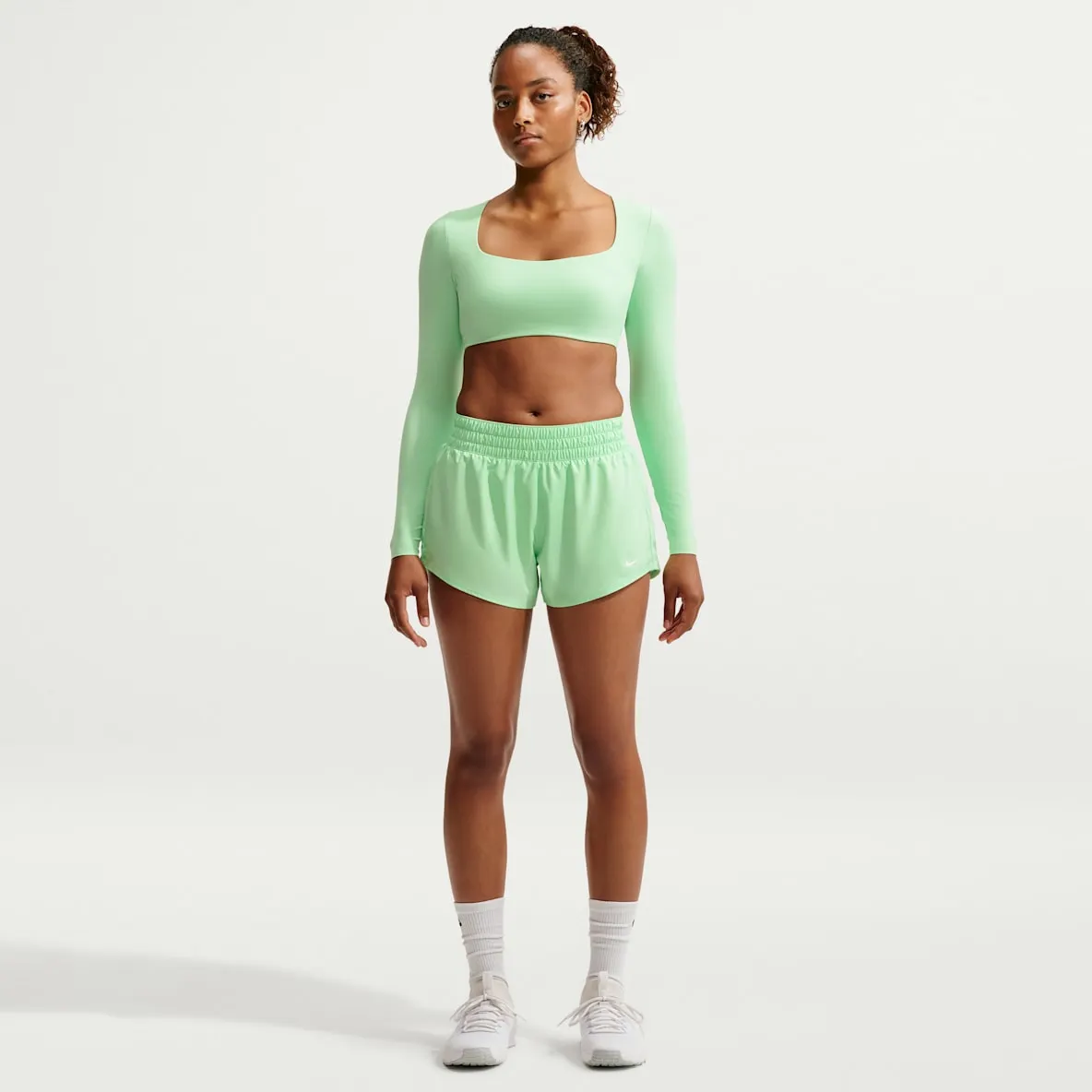Dameshorts med mellomhøyt liv og innershorts (8 cm)