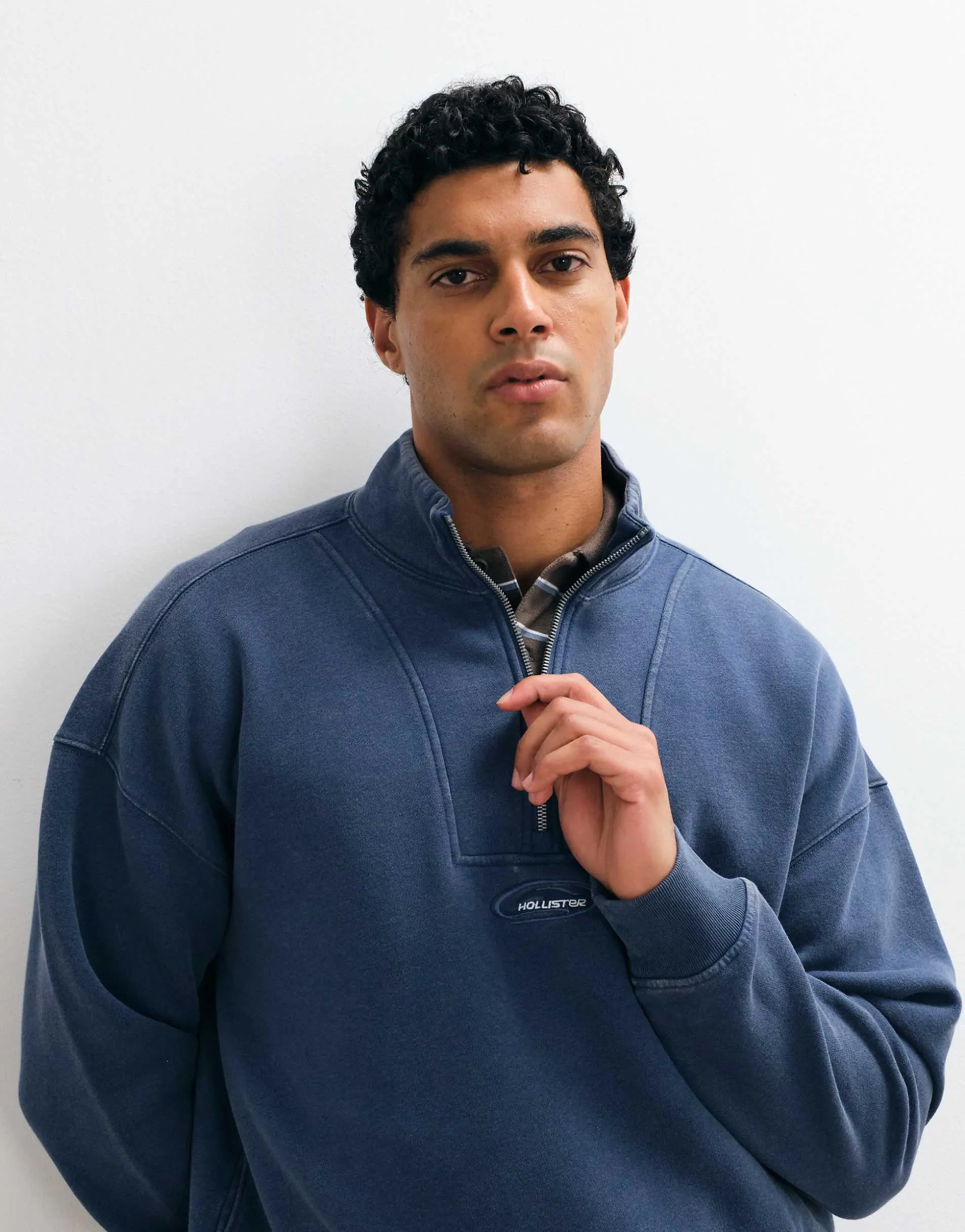 Hollister surf logo 1/4 zip sweatshirt in washed blue