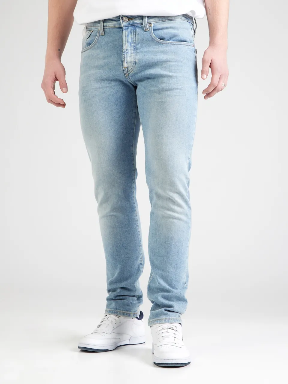 SCOTCH & SODA