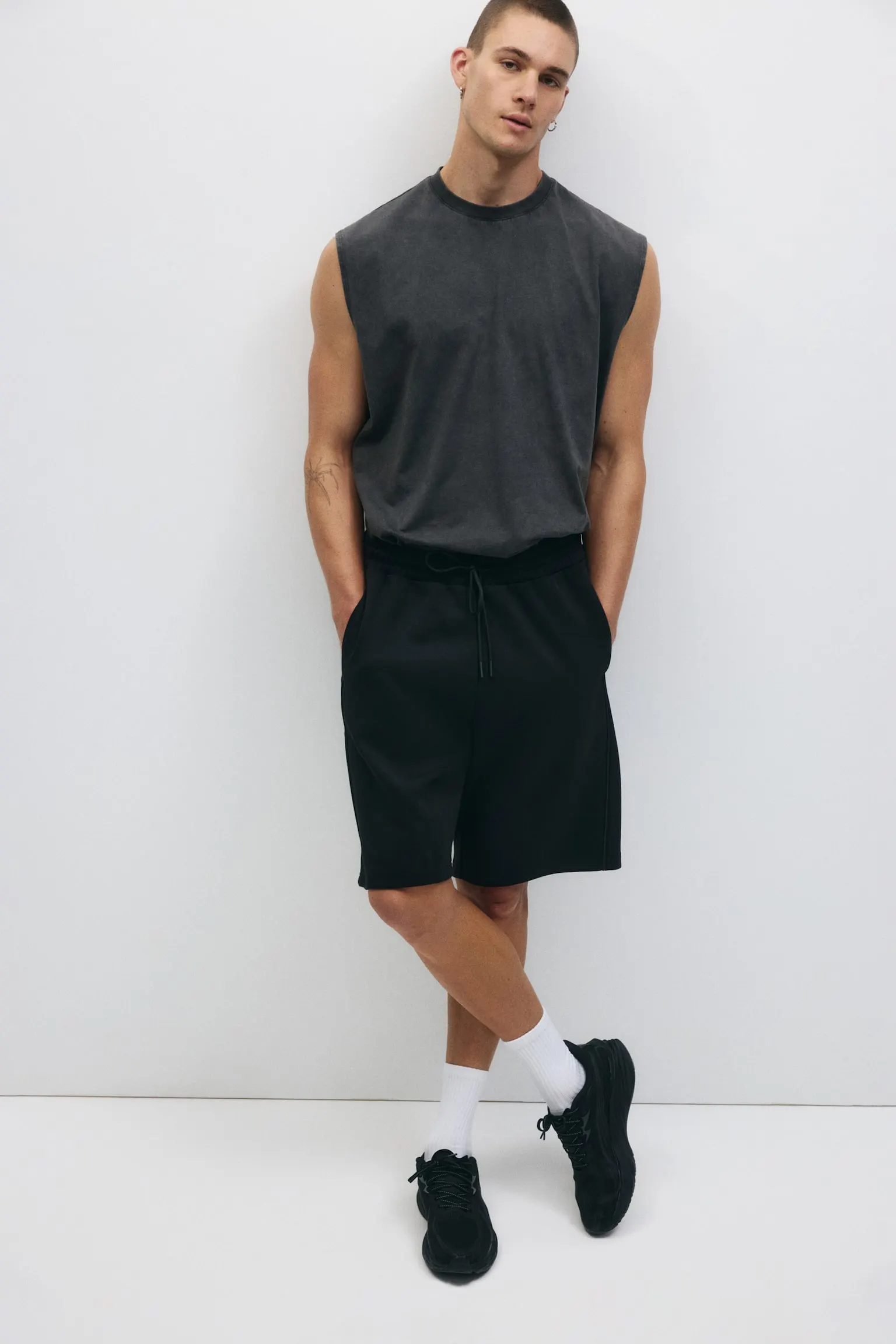 Shorts deportivos Loose Fit con DryMove™