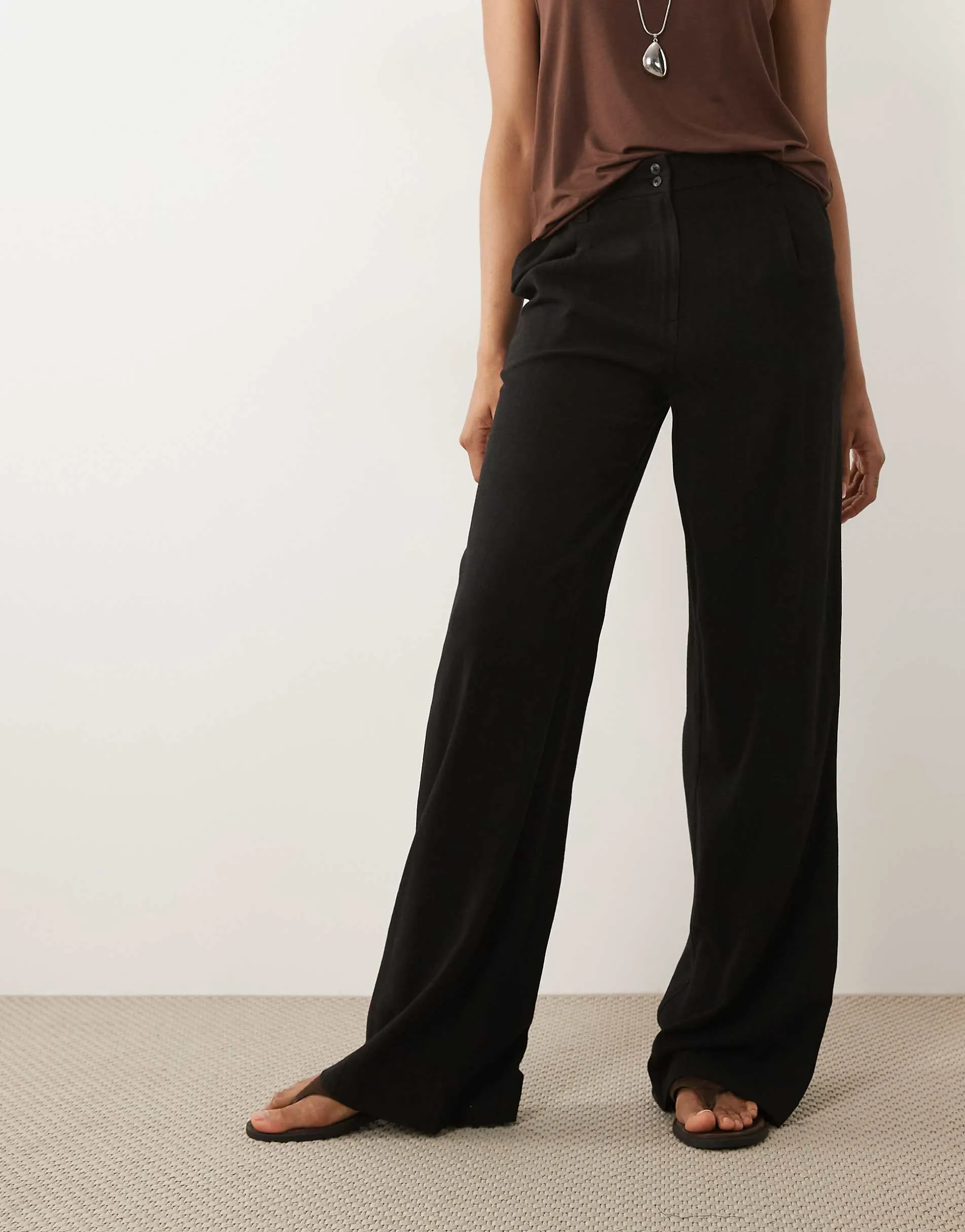 ASOS DESIGN Tall wide leg trousers with pleat detail in linen blend in black