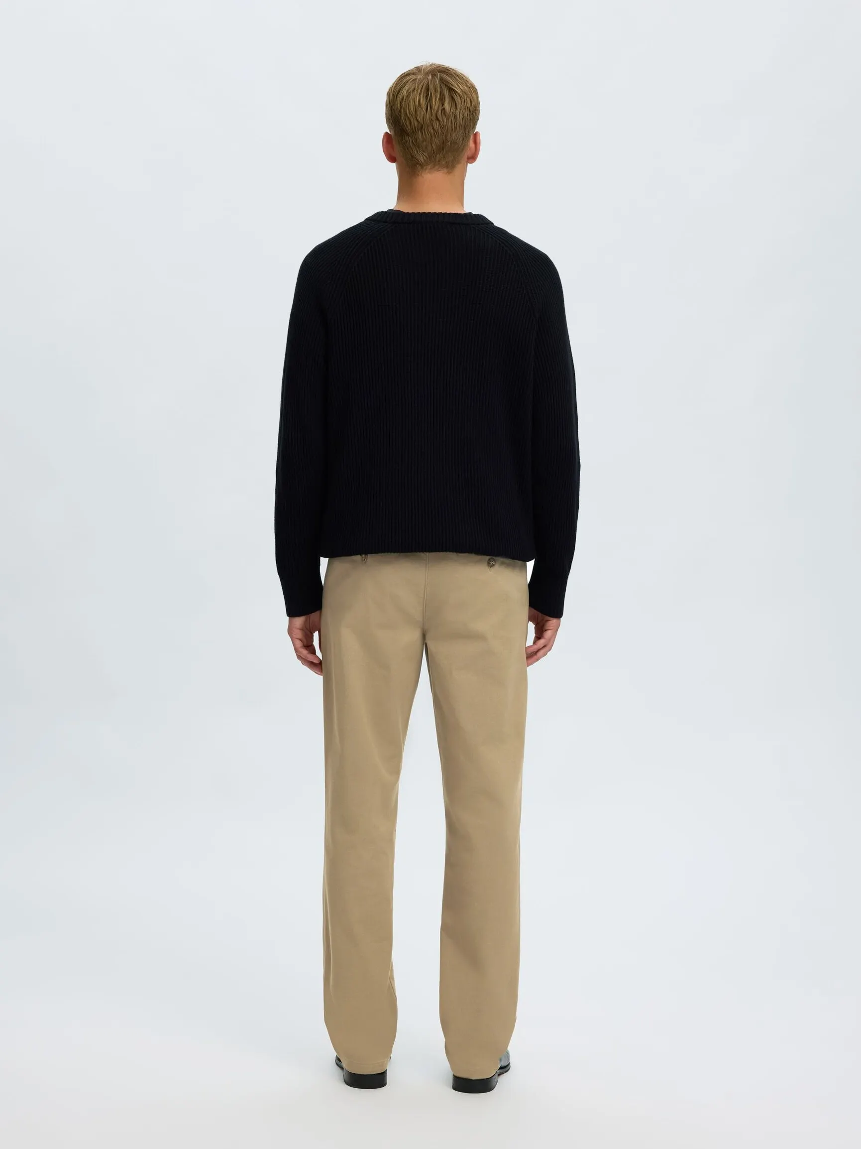 STRAIGHT FIT CHINOS