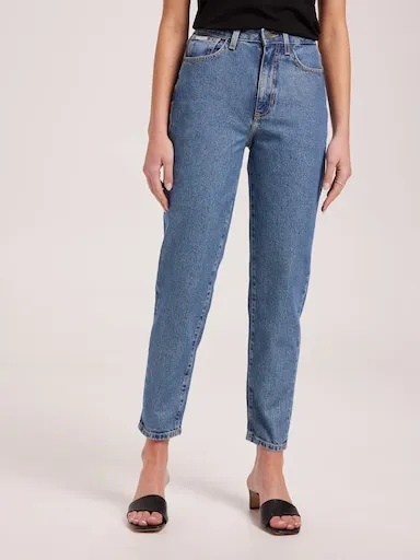 Guess Jeans G06 Mom In Mid Wash