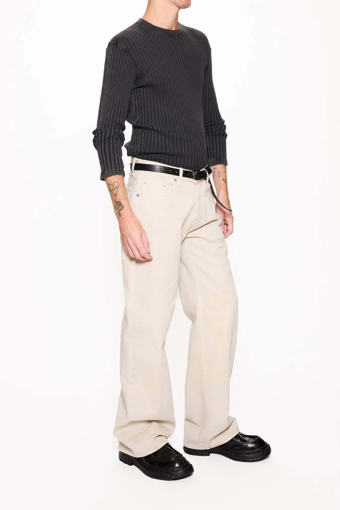 Low-Waist Wide-Leg Jeans