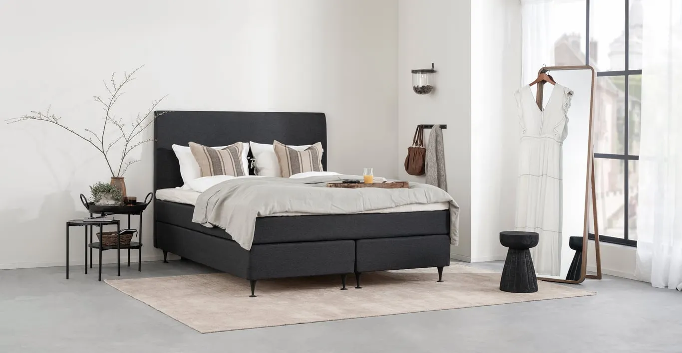 Odel® Eng kontinentalseng 160x200 Tekstil Dovre Kull, fast liggekomfort, inkludert Odel 23 overmadrass og sengeben