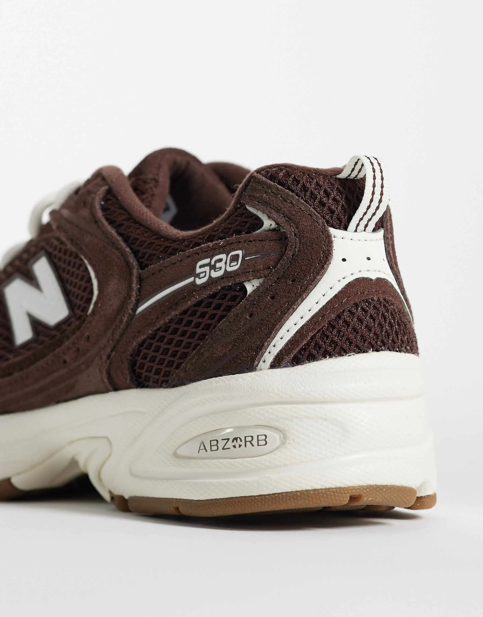 New Balance 530 trainers in brown