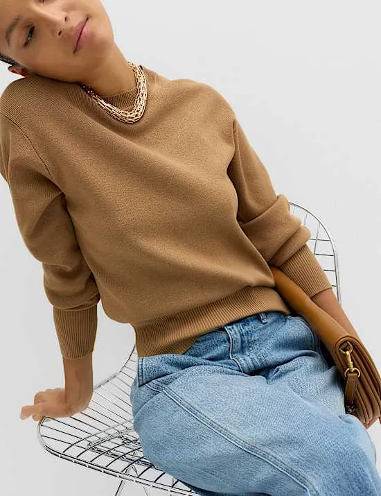 Taillierter Pullover in schmaler Passform mit Rundhalsausschnitt