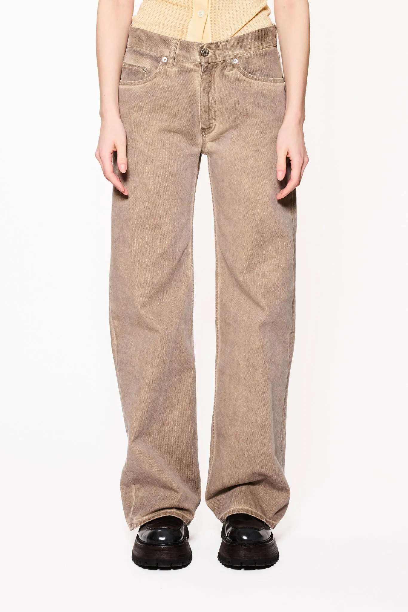 Low-Waist Wide Leg Jeans