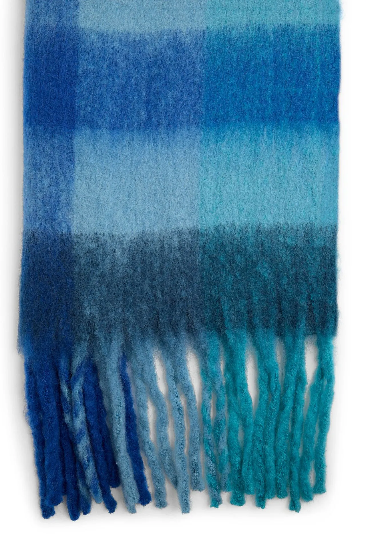 Blauw geruite gebreide sjaal