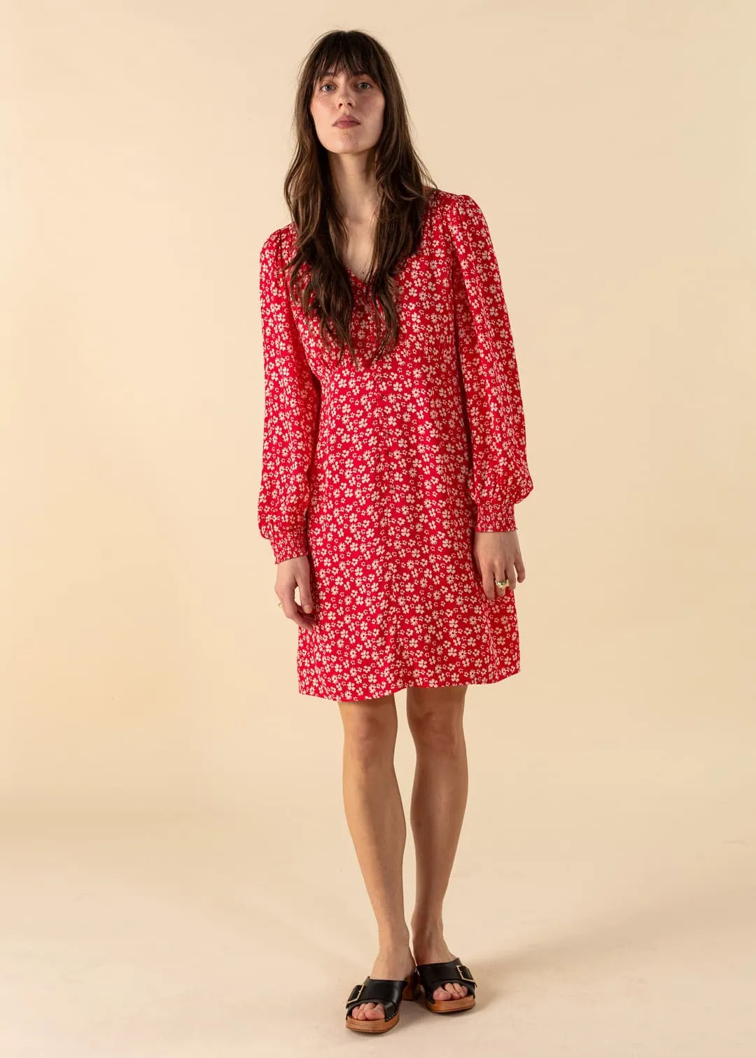 Blommig kort klänning