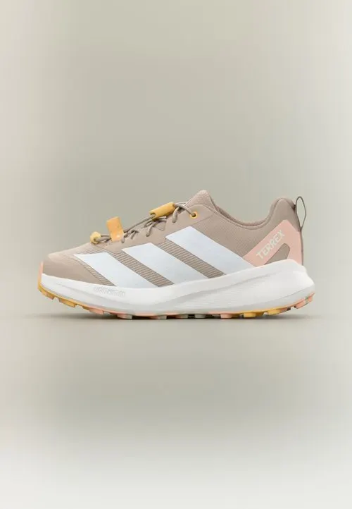 AGRAVIC UNISEX - Løpesko for mark - taupe/footwear white/ice tangerine