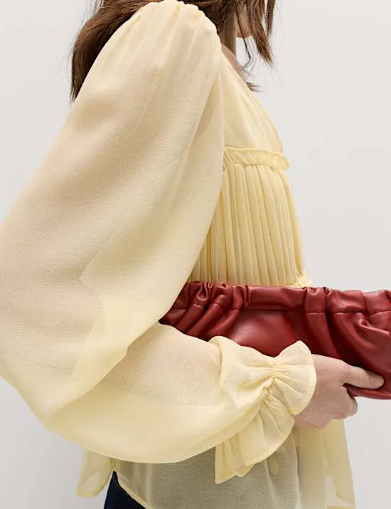 Langarm-Bluse mit V-Ausschnitt und Rüschen