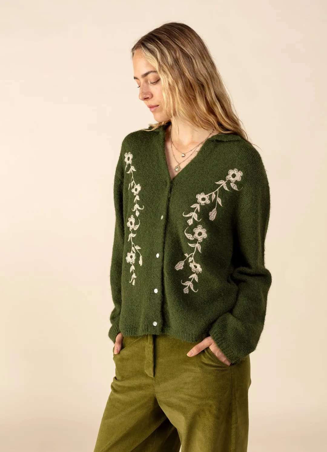 Grön broderad cardigan