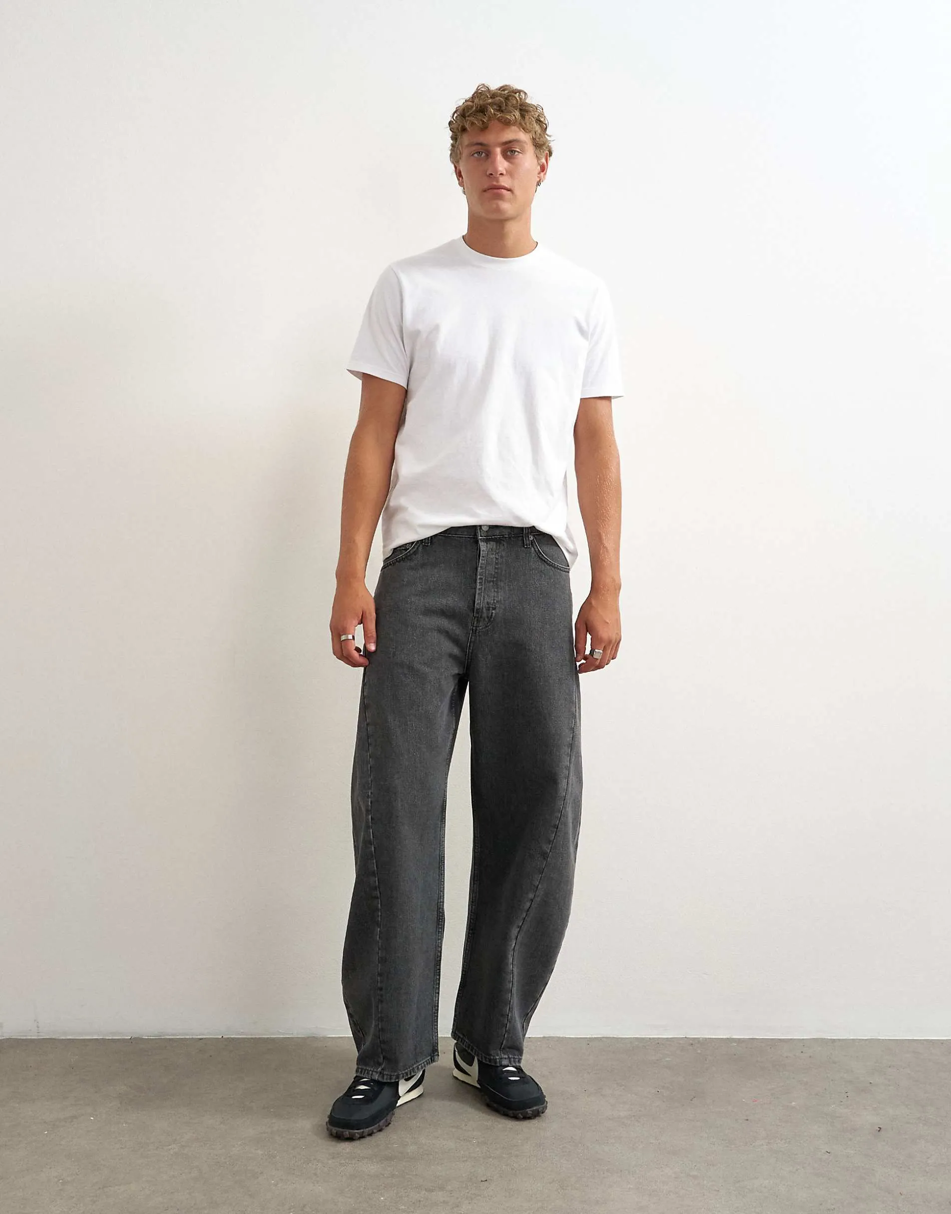 Topman rigid barrel fit jean in washed black