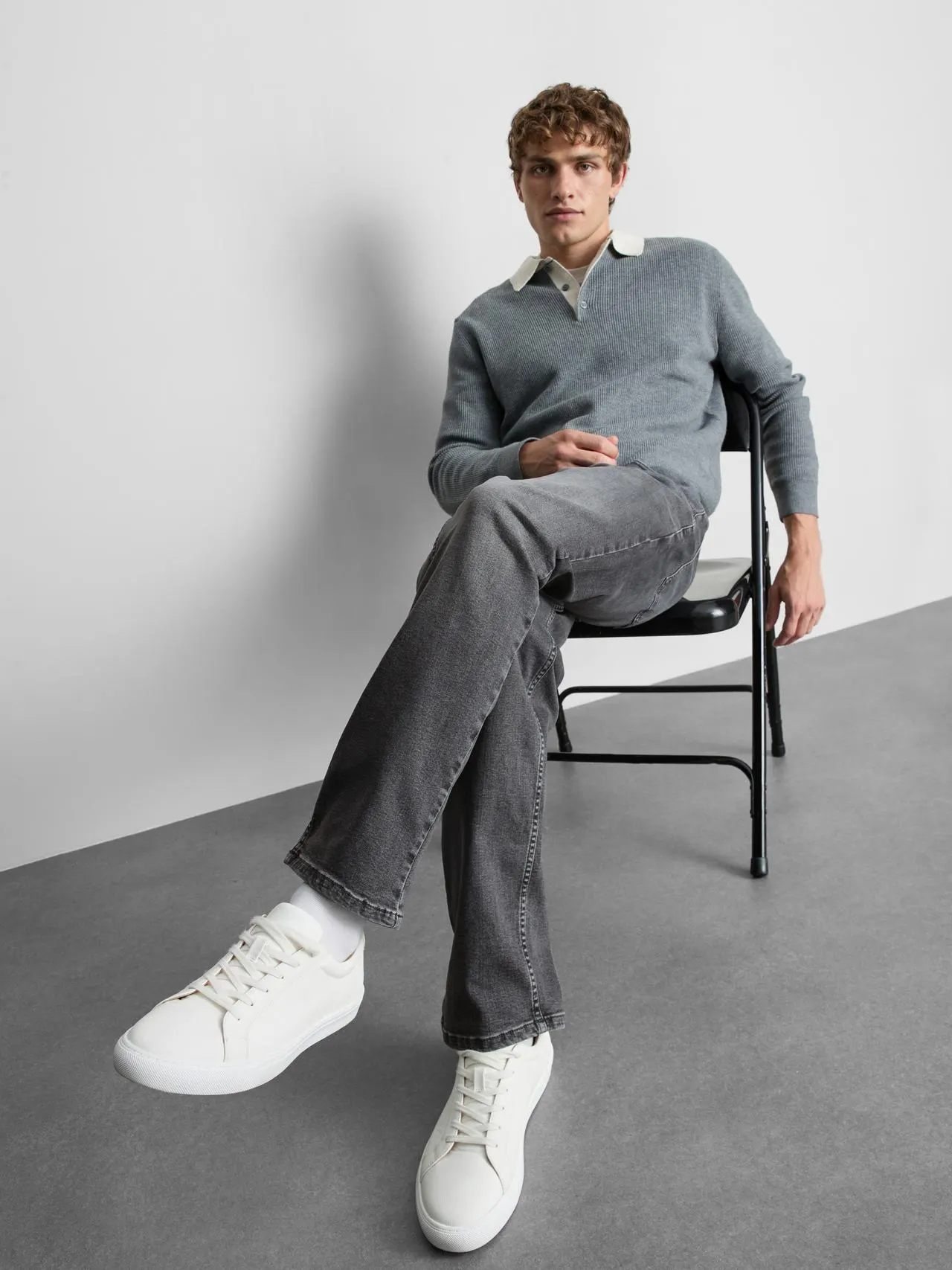 Jean droit stretch à taille mi–haute