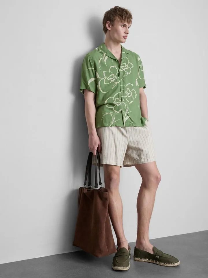 Chemise à motif floral et col à revers
